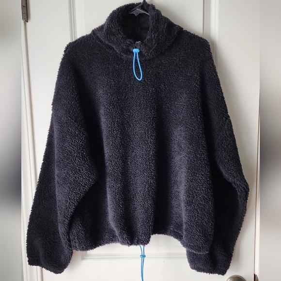 Levi's Sweaters - Levis Black Faux Fur Pullover Sweater Size XL